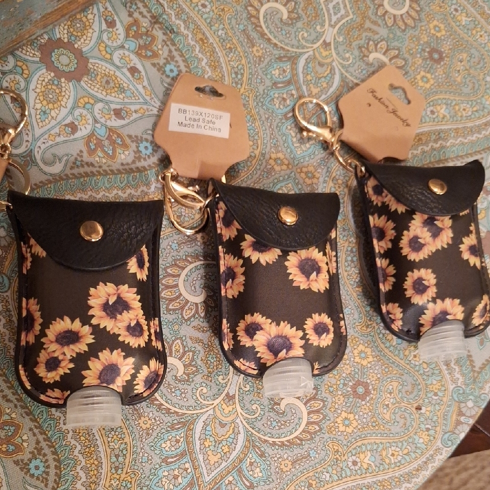 🔥🔥 HOT DEAL Black and Yellow Key Card Holders with Floral Print.